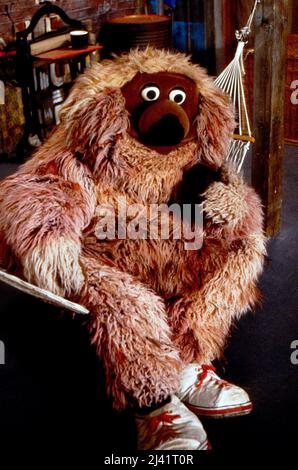 Sesamstraße, deutsche Ausgabe, Deutschland 1980, Charakter: Samson entspannt in einer Hängematte Foto Stock
