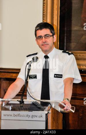 Belfast, Irlanda del Nord. 10th giugno 2013. Alan McCrum, Capo Sovrintendente, Comandante d'argento per il G8 a Belfast, presenta un briefing stampa sui prossimi accordi di sicurezza per il vertice del G8 in Irlanda del Nord, dal 17th al 18th giugno 2013 a Enniskillen. Foto Stock