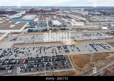 New F150 Lightning EVs at train loading, 7 aprile 20222, Ford River Rouge Complex, Ford Motor Company, Dearborn, MI, USA Foto Stock