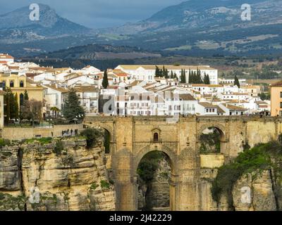Veduta aerea del Ponte nuovo e della città di Ronda, Spagna Foto Stock