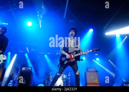 Torino, Italia. 07th Apr 2022. La band italiana del 'The Zen Circus' sul palco dell'OGR Torino, con il loro 'Last welcoming club tour' (Foto di Bruno Brizzi/Pacific Press/Sipa USA) Credit: Sipa USA/Alamy Live News Foto Stock