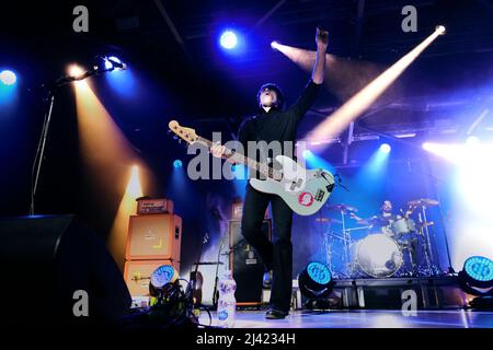 Torino, Italia. 07th Apr 2022. La band italiana del 'The Zen Circus' sul palco dell'OGR Torino, con il loro 'Last welcoming club tour' (Foto di Bruno Brizzi/Pacific Press/Sipa USA) Credit: Sipa USA/Alamy Live News Foto Stock