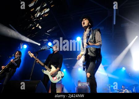 Torino, Italia. 07th Apr 2022. La band italiana del 'The Zen Circus' sul palco dell'OGR Torino, con il loro 'Last welcoming club tour' (Foto di Bruno Brizzi/Pacific Press/Sipa USA) Credit: Sipa USA/Alamy Live News Foto Stock