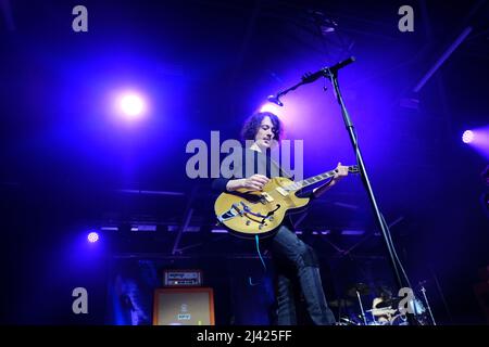 Torino, Italia. 07th Apr 2022. La band italiana del 'The Zen Circus' sul palco dell'OGR Torino, con il loro 'Last welcoming club tour' (Foto di Bruno Brizzi/Pacific Press/Sipa USA) Credit: Sipa USA/Alamy Live News Foto Stock