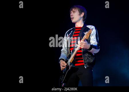 Alex Kapranos - Franz Ferdinand, V2005, Hylands Park, Chelmsford, Essex, Regno Unito - 21 agosto 2005 Foto Stock