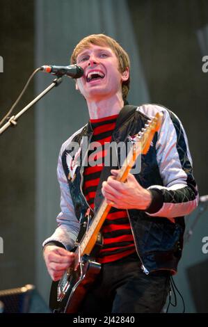 Alex Kapranos - Franz Ferdinand, V2005, Hylands Park, Chelmsford, Essex, Regno Unito - 21 agosto 2005 Foto Stock