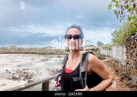 Percorso per Las Grietas pieno di cactus e piscine vulcaniche. Foto Stock