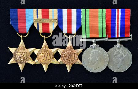 Guerra mondiale 2 Medaglia il 1939-1945 Stella, l'Africa Stella con 8th clasp esercito, la Francia e la Germania Stella, la Medaglia di Difesa e the1939-1945 Medaglia Foto Stock