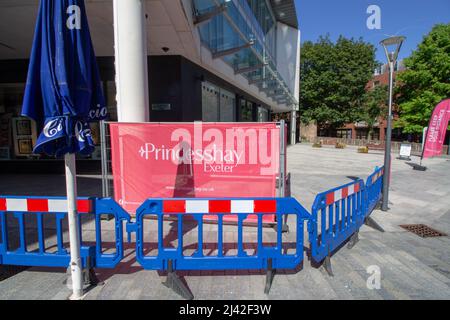 EXETER, Regno Unito - 18 LUGLIO 2021, area chiusa nel centro commerciale Prinesshay Foto Stock