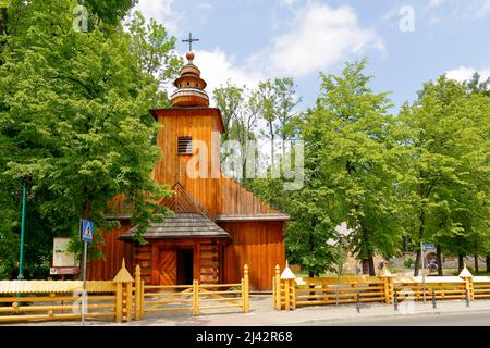 Zakopane, Polonia - 11 giugno 2015: La Chiesa di nostra Signora di Czestochowa risale al 1847. È il più antico edificio religioso di legno della città, il complesso Foto Stock