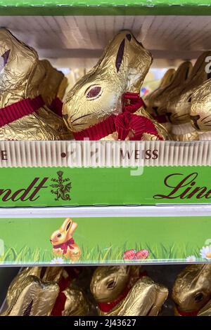 New York, Stati Uniti. 09th Apr 2022. Cioccolato di Pasqua di Lindt in vendita presso un negozio CVS ad Astoria, New York, NY il 9 aprile 2022. (Foto di TJ Roth/Sipa USA) Credit: Sipa USA/Alamy Live News Foto Stock