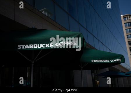 Washington, DC, Stati Uniti. 11th Apr 2022. Logo Starbucks Coffee a Washington, DC, lunedì 11 aprile 2022. (Graeme Sloan/Sipa USA) Credit: Sipa USA/Alamy Live News Foto Stock