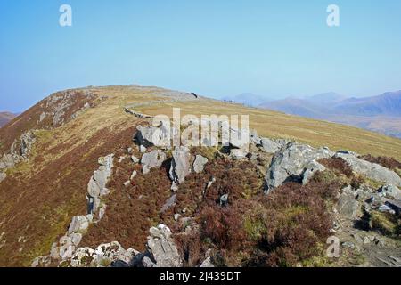 Gruppo di escursionisti sul Nantlle Ridge, Snowdonia. Foto Stock