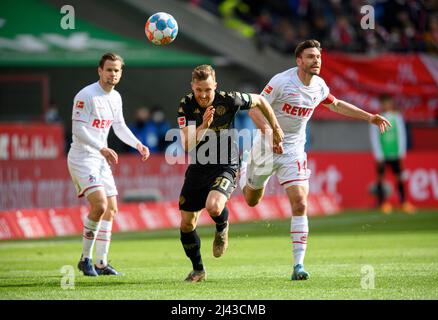 Colonia, Germania. 09th Apr, 2022. Da sinistra a destra Louis SCHAUB (K), Silvan WIDMER (MZ), Jonas HECTOR (K) Action, Soccer 1st Bundesliga, 29th matchday, FC Cologne (K) - FSV FSV FSV Mainz 05 (MZ), il 04/09/2022 a Colonia/Germania. #DFL regolamenti proibiscono qualsiasi uso di fotografie come sequenze di immagini e/o quasi-video # Â credito: dpa / Alamy Live News Foto Stock