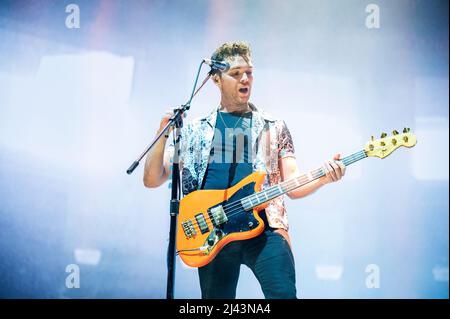 Manchester, Regno Unito. 11th aprile 2022. Mike Kerr e ben Thatcher of Royal Blood eseguono il concerto riprogrammato presso la Manchester AO Arena. 2022-04-11. Credit: Gary Mather/Alamy Live News Foto Stock