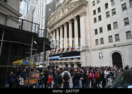 Il motorade per sua Eccellenza Iván Duque, presidente della Colombia, lascia la Borsa di New York (NYSE) a Wall Street il 11 aprile 2002 a New Foto Stock