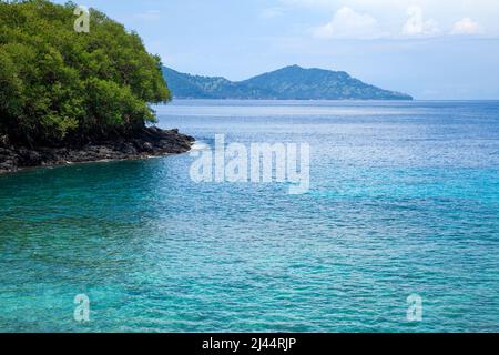 Blue Lagoon Beach a Padangbai, costa orientale di Bali, Indonesia conosciuta per lo snorkeling e le immersioni subacquee. Foto Stock