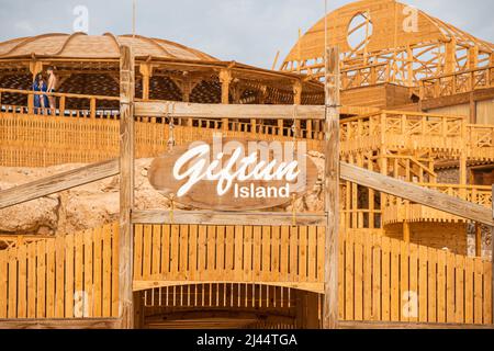 09 gennaio 2022, Hurghada, Egitto: Baia di Orange famosa nell'isola di Giftun e nel Parco Nazionale. Molte barche da crociera e navi al molo Foto Stock