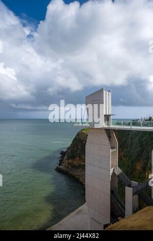 Elevador do Peneco piattaforma e torre di osservazione, Albufeira, Algarve, Portogallo, Europa Foto Stock