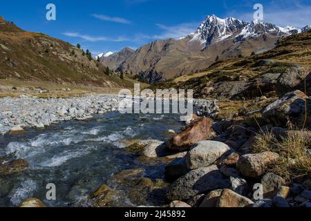 Bergwelt im Kaunertal mit Riffler Bach, Tirol Österreich Foto Stock