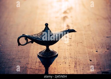 Ramadan Kareem biglietto di auguri per il mese santo musulmano con Aladdin lampada di auguri Foto Stock