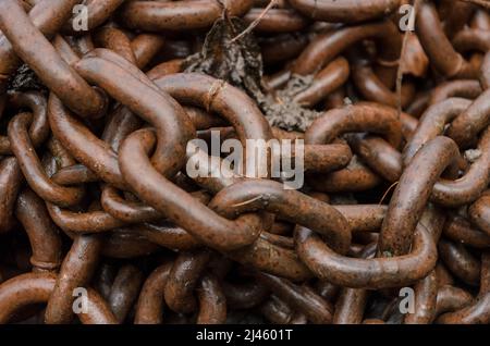 Catena in ferro arrugginita per impieghi pesanti Foto Stock