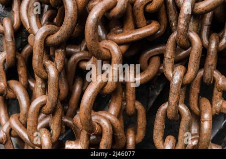 Catena in ferro arrugginita per impieghi pesanti Foto Stock