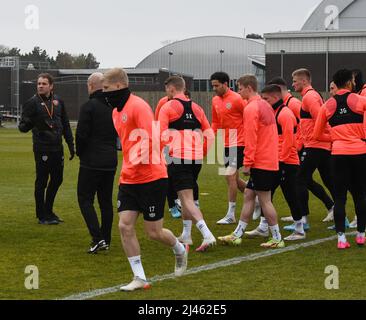 Oriam Sports Centre Edinburgh.Scotland.UK.12th Aprile 22 il direttore di Hearts Robbie Neilson Training Session per la partita di semifinale della Coppa Scozzese vs Hibernian . Credit: eric mccowat/Alamy Live News Foto Stock