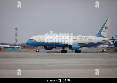 Otopeni, Romania - 11 marzo 2022: Aereo Air Force 2, il velivolo United States Air Force che porta il vicepresidente degli Stati Uniti. Foto Stock