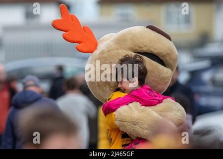Squadra di calcio inglese Cambridge United mascotte Marvin the Moose Foto Stock