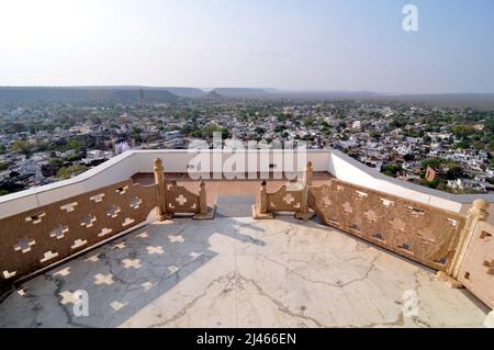 Chanderi Heritage City, India. 12th Apr 2022. Vista dall'Hotel a Chanderi Heritage City, a Chanderi Madhya Pradesh, India il 12 aprile 2022. (Foto di Ravi Barr/Sipa USA) Credit: Sipa USA/Alamy Live News Foto Stock