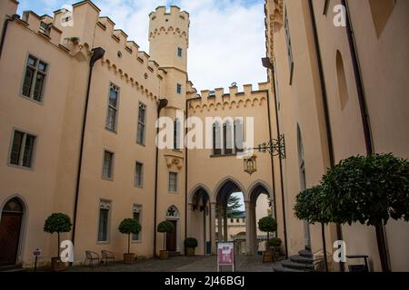 Coblenza, Germania 20 marzo 2022, il cortile del Castello di Stolzenfels Foto Stock