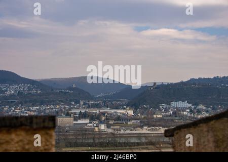 Coblenza, Germania 20 marzo 2022, la vista dal castello di Stolzenfels a Lahnstein e il Reno Foto Stock