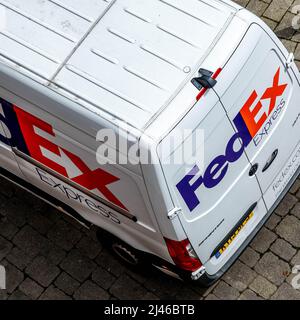 Epsom Surrey London UK Aprile 12 2022, Federal Express FedEx Courier Van senza persone Foto Stock