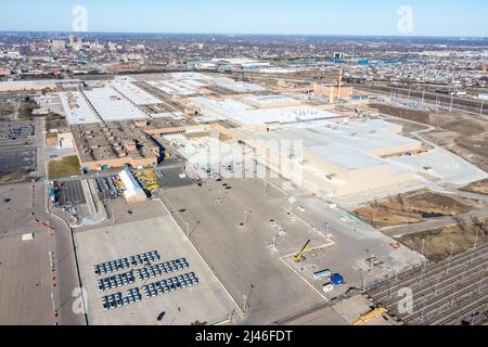 New GMC Hummer EV parcheggiato presso GM Factory ZERO, Detroit-Hammamck Assembly Center, Detroit, MI, USA, Aprile 10, 2022 Foto Stock