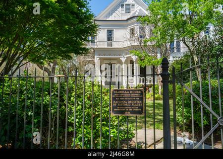 NEW ORLEANS, LA, USA - 8 APRILE 2022: Storico marcatore per Isabella House al 4831 St. Charles Avenue Foto Stock