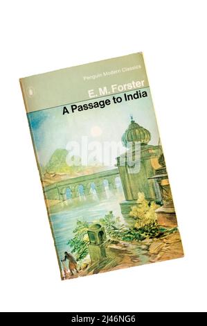 Pinguino Classics copia cartacea di un passaggio in India di E. M. Forster. Pubblicato per la prima volta nel 1924. Foto Stock