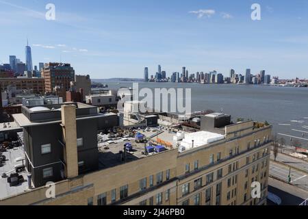 Vista dello skyline del New Jersey dal tetto del Whitney Museum of American Art, New York, USA Foto Stock