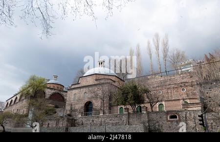 Istanbul, Turchia - 12 aprile 2022: Vista del centro culturale e artistico Tophane a Istanbul. Nel 1992 è stata trasformata in Mimar Sinan University Foto Stock