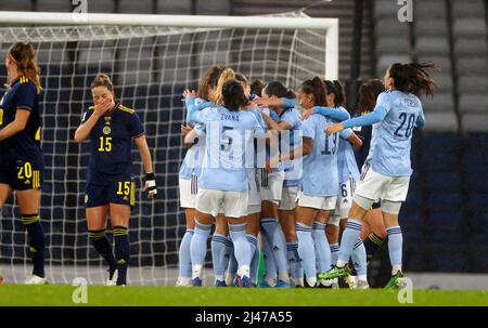 Jennifer Hermoso in Spagna celebra un traguardo durante la partita di qualificazione della Coppa del mondo FIFA femminile ad Hampden Park, Glasgow. Data foto: Martedì 12 aprile 2022. Foto Stock