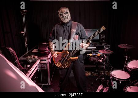 Bassista Slipknot Alessandro 'Alex' Venturella backstage al Download Festival Foto Stock