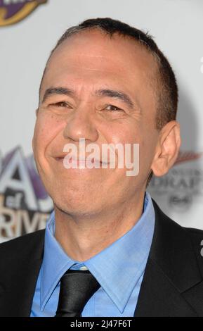 L'attore e comico americano GILBERT GOTTFRIED (28 febbraio 1955 - 12 aprile 2022) è morto. Aveva 67 anni. La sua persona come comico ha caratterizzato una voce stridula esagerata e l'enfasi sull'umorismo grezzo. I suoi numerosi ruoli nel film e nella televisione includono la voce del pappagallo Iago nei film animati di Disney 'Aladdin' e nel programma televisivo, Digit LeBoid nel programma PBS Kids 'Cyberchase', e Kraang Subprime in 'Teenage Mutant Ninja Turtles'. FILE PHOTO SHOT ON: 27 luglio 2009, Studio City, California, USA: GILBERT GOTTFRIED arriva per la Comedy Central Roast of Joan Rivers ai CBS Studios. (Credit Image: © Foto Stock