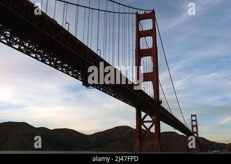 Golden Gate Bridge a Dusk, San Francisco, California, USA Foto Stock