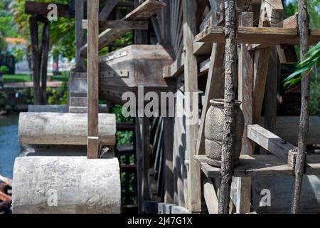 Europa, Portogallo, Tomar, Mouchao Park, la ruota d'acqua conservata sul fiume Nabão (dettaglio) Foto Stock