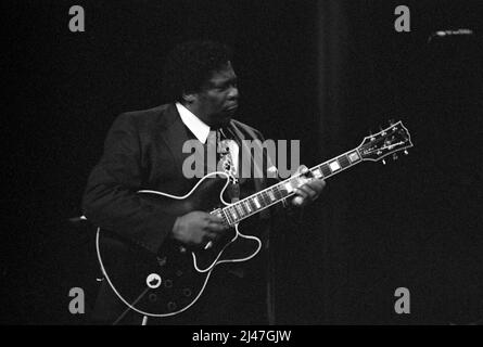 BB King si esibisce al Royal Festival Hall di Londra, Inghilterra nel 1984. Foto Stock