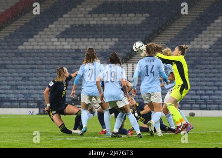 Glasgow, Regno Unito. 12th Apr 2022. La squadra di calcio scozzese femminile ha giocato un qualificatore di coppa del mondo contro la Spagna a Hampden Park, Glasgow, Scozia, UK Credit: Findlay/Alamy Live News Foto Stock