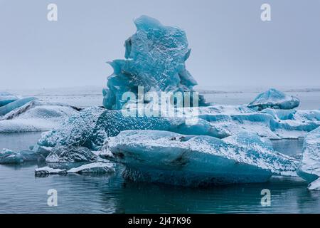 Ghiaccioli nella splendida laguna glaciale di Jokusarlon, Islanda Foto Stock