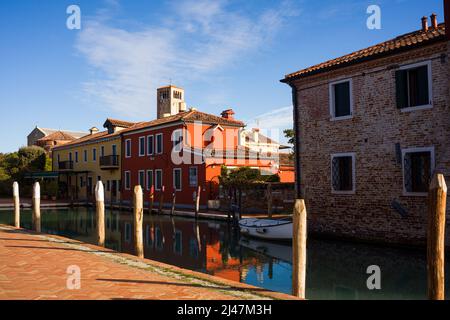 Vista sul canale sull'isola di Torcello, Venezia. Italia Foto Stock