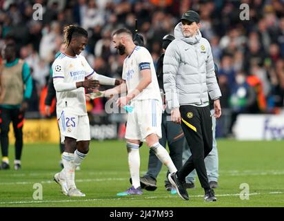 Il manager del Chelsea Thomas Tuchel (a destra) reagisce in seguito alla finale del quarto della UEFA Champions League, seconda partita al Santiago Bernabeu Stadium di Madrid. Data foto: Martedì 12 aprile 2022. Foto Stock