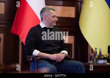 Kiev, Ucraina. 09 aprile 2022. Il Cancelliere austriaco Karl Nehammer, durante le discussioni bilaterali con il Presidente ucraino Volodymyr Zelenskyy, 9 aprile 2022 a Kiev, Ucraina. Credit: Ukraine Presidency/Ukraine Presidency/Alamy Live News Foto Stock